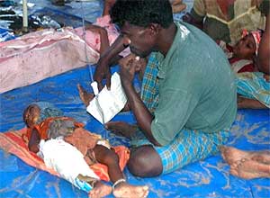 civilian caught in sri lanka violence 220409 05