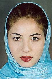 detained american journalist roxana saberi iran 200409 03