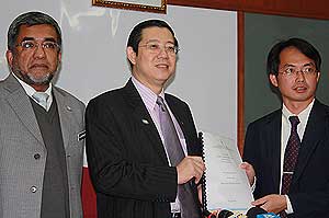 law choo kiang hand over report to guan eng 220409