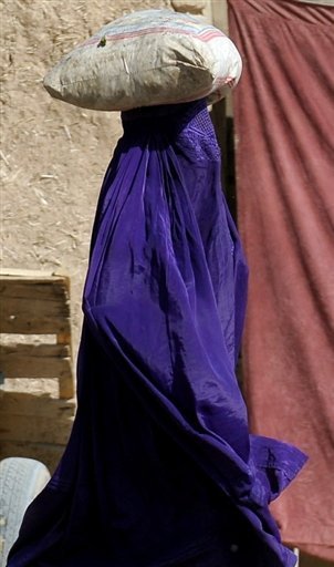 Pakistan imposes syariah law woman in purdah