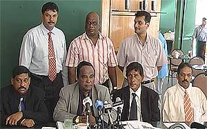 mindraf indian party pc manuel lopez 240409 03