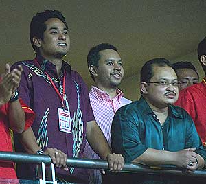 khairy jamaluddin and shamsul iskandar at selangor kelantan football fa cup final 250409 01