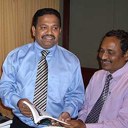 sa vigneswaran book launch redemption of indian dignity  090409 05