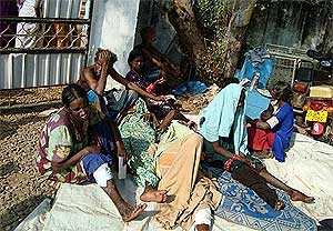 sri lanka civilian caught in violence 280409 04
