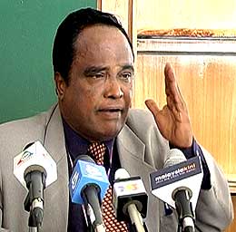 mindraf indian party pc manuel lopez 240409 02