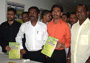 hindraf pkr member defects to mic 23042009 06