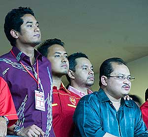 khairy jamaluddin and shamsul iskandar at selangor kelantan football fa cup final 250409 02