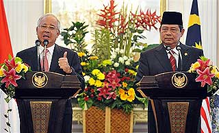 najib tun razak rosmah with indonesia president bambang in indonesia 230409 02