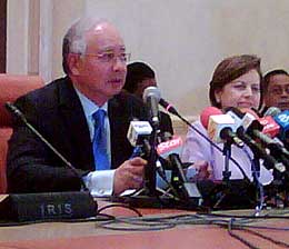 najib finance ministry pc 270409 02