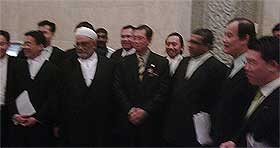 nizar jamaluddin at court with lawyers 280409