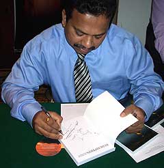 sa vigneswaran book launch redemption of indian dignity  090409 02