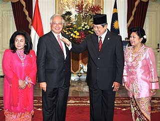 najib tun razak rosmah with indonesia president bambang in indonesia 230409