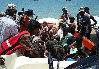 sri lanka civilian caught in deadly conflict zones 290409 04