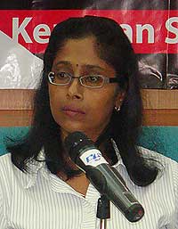 pc by selangor exco on m manoharan 050509 s pushpaneela