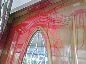 tamil mani house attacked splashed with red paint 290409 01