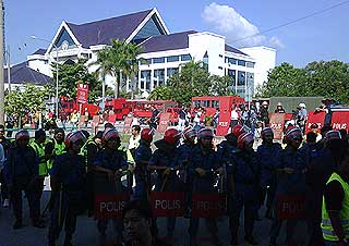 perak state assembly police blockade and arrest of opposition mps and ngo reps 070509 13