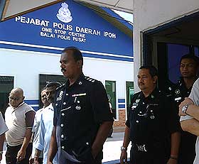 sivakumar and pr adun police report at ipoh police station 080509 02