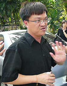 wong chin huat released from police custody 080509 02