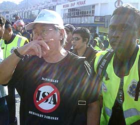 perak state assembly police blockade and arrest of opposition mps and ngo reps 070509 08