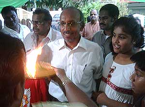 manoharan released from isa detention prison 090509 02