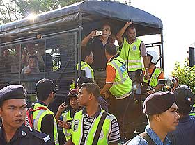 black shirt individuals arrested by policein perak on 070509 07