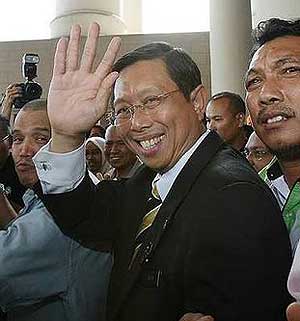 nizar jamaluddin win court case at duta court house 110509