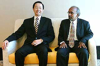 manoharan first visit to selangor state assembly building 110509 05