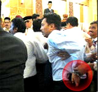 person suspected to carry a weapon in perak state assembly building on 070509 130509 version 2