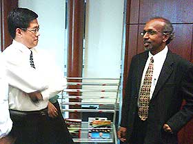 manoharan first visit to selangor state assembly building 110509 02