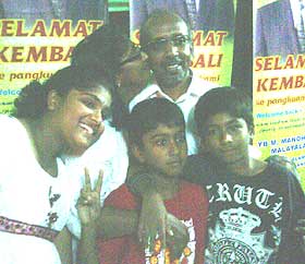 manoharan released from isa detention prison 090509 03