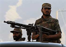 pakistan forces streetfighting against taliban forces in swat valley pakistan 190509 02