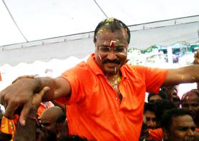 uthayakumar batu cave hair offering 170509 03