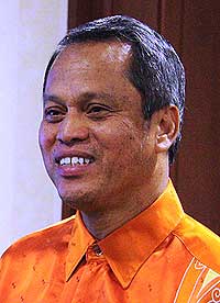 penanti state seat by election ngah senik and noordin at spr media briefing 210509 02