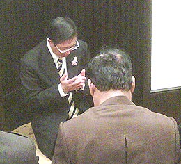 nizar jamaluddin court of appeal leading prayer at court surau 210509