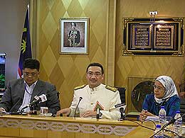 hishammuddin hussein pc 210509 03