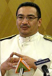 hishammuddin hussein pc 210509 04