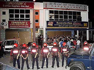 dap perak ipoh candle light vigil arrest 270509 01