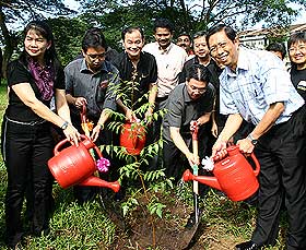 nizar and perak pakatan adun tree planting event 270509 03