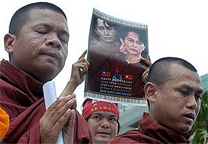 myanmar burma aung san su kyi trial 250509 04