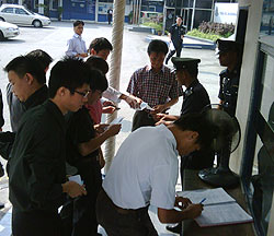 dap supporter report to brickfields station candlelight vigil 020609 sign in