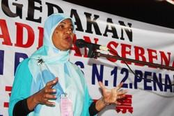 penanti aminah ceramah 300509 talking.jpg