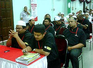 pas perak rep wearing black 040609