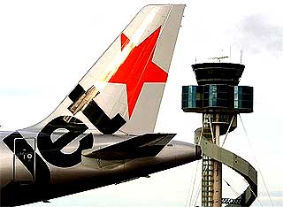 jet star airplane emergency landing 110609 01