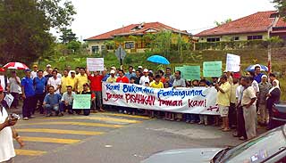 taman bukit margosa seremban resident protest 100609 03