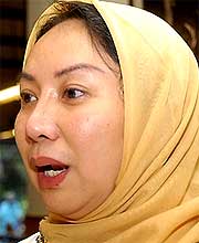 daisy fajarina mother manohara odelia pinot 120609 02