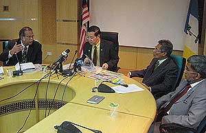 penang state govt exco meeting pc 100609 01