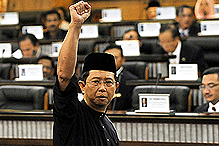 nizar jamaluddin sworn in at parliament opposition mps disolve perak state adun headband incident 150609