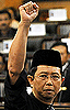 nizar jamaluddin sworn in at parliament opposition mps disolve perak state adun headband incident 150609