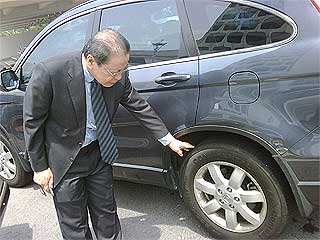 lim kit siang tyre sabotage puncture 180609 02