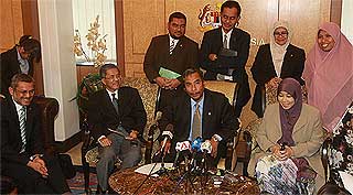 pas parliament members support for nik aziz 180609 02